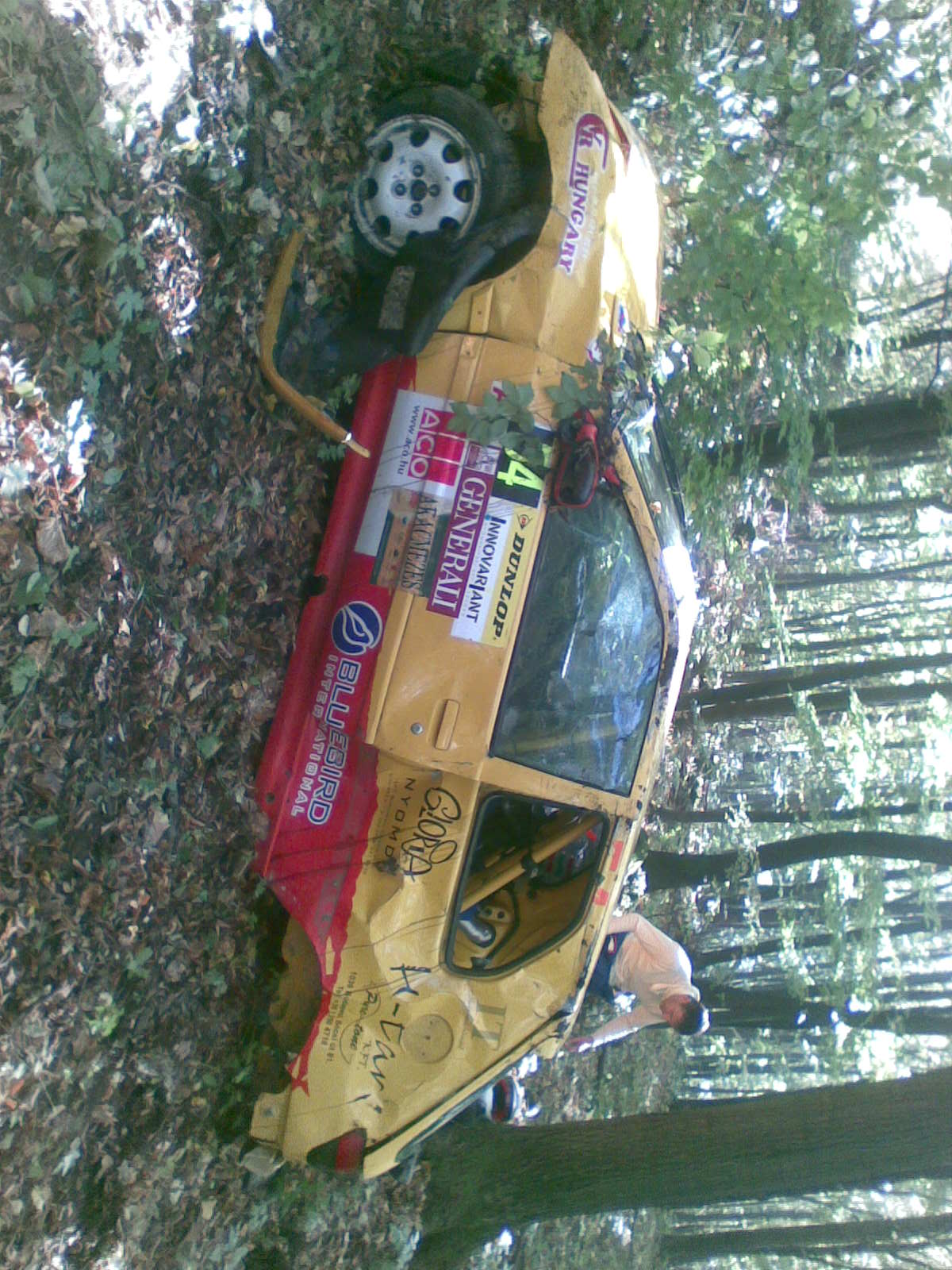 crash peugeotu do lesa na Nyirád rally 2008