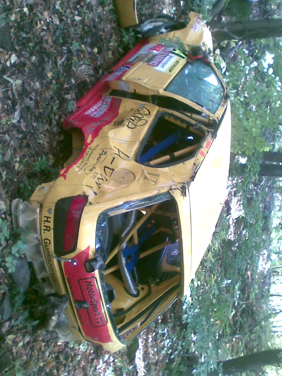 crash peugeotu do lesa na Nyirád rally 2008
